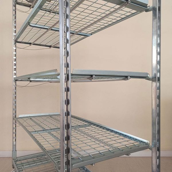 Drahtgeflechtwagen mit LED-Beleuchtungsset für Mikrogrün