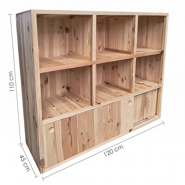 Holzregale mit Fachböden