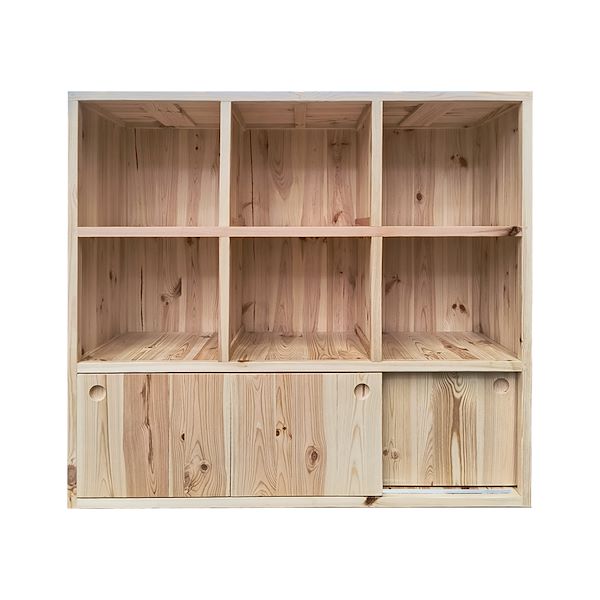 Étagères en bois avec compartiments