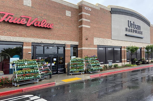 Serie AMOR für die Neugestaltung des Pflanzen- und Blumenbereichs von „Urban Hardware“